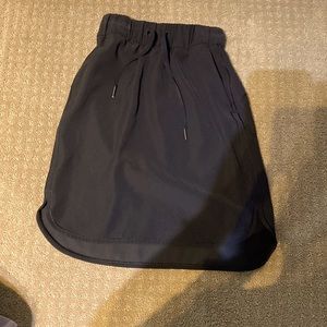 Lululemon on the fly skirt | black | size zero